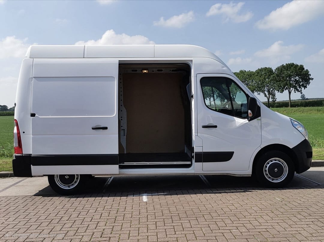 Renault Master Transporter – Heckansicht